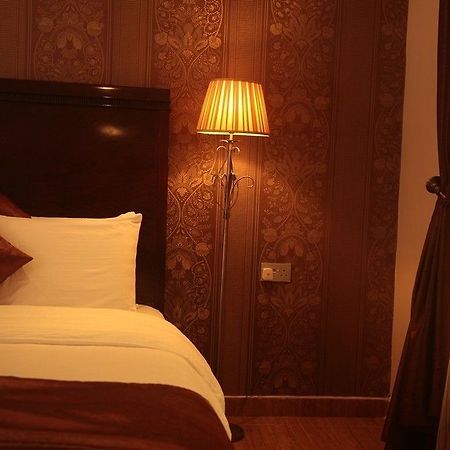 Fryburg Suites Aliayabiagba Exteriör bild