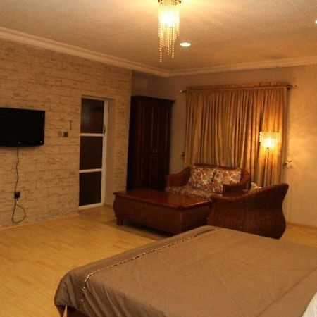 Fryburg Suites Aliayabiagba Exteriör bild
