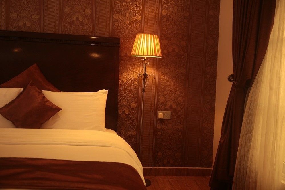 Fryburg Suites Aliayabiagba Exteriör bild