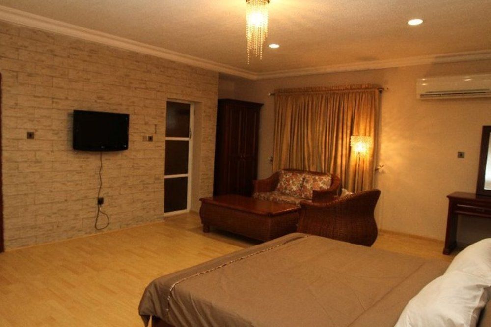 Fryburg Suites Aliayabiagba Exteriör bild
