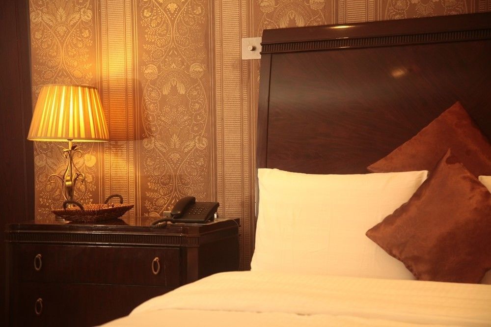 Fryburg Suites Aliayabiagba Exteriör bild