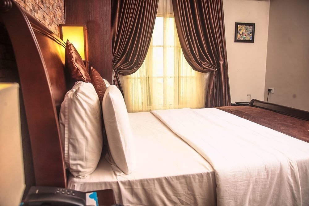 Fryburg Suites Aliayabiagba Exteriör bild