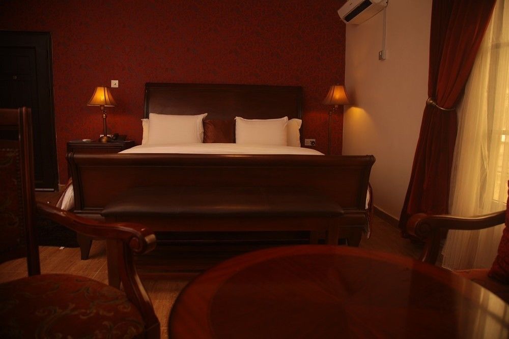 Fryburg Suites Aliayabiagba Exteriör bild