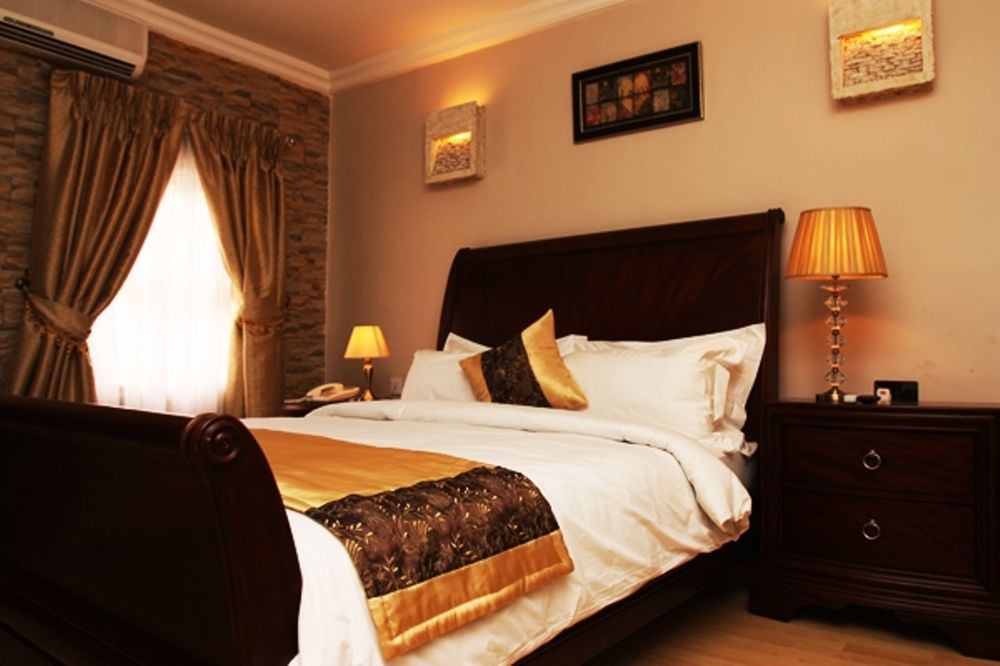 Fryburg Suites Aliayabiagba Exteriör bild