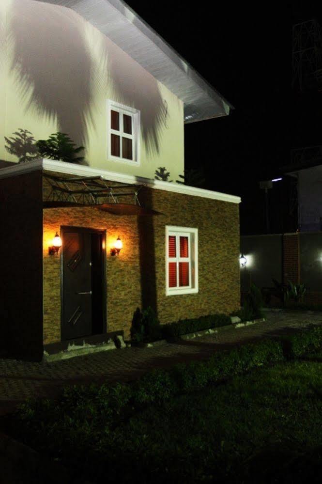 Fryburg Suites Aliayabiagba Exteriör bild