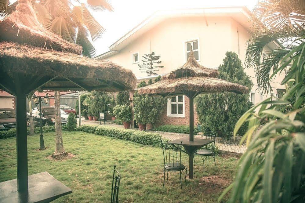 Fryburg Suites Aliayabiagba Exteriör bild