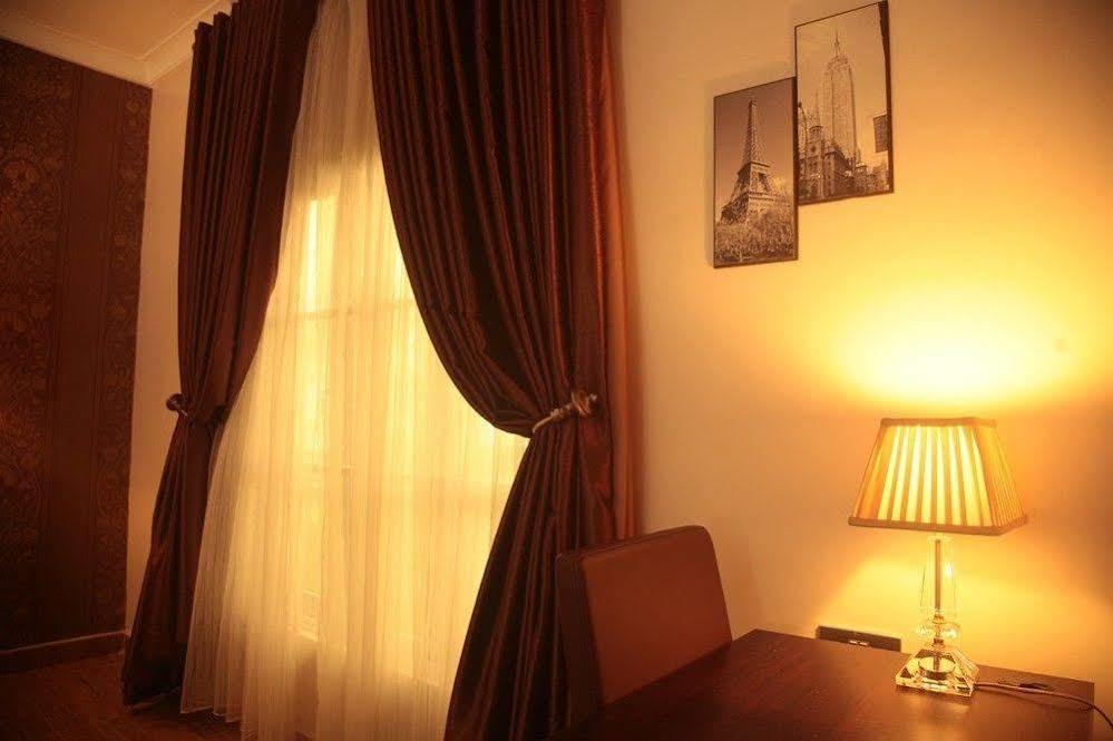 Fryburg Suites Aliayabiagba Exteriör bild
