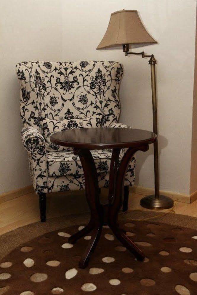 Fryburg Suites Aliayabiagba Exteriör bild