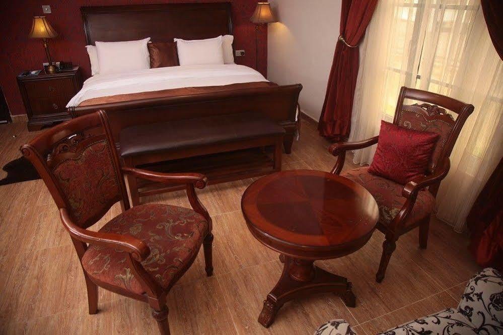 Fryburg Suites Aliayabiagba Exteriör bild