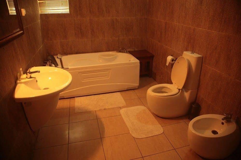 Fryburg Suites Aliayabiagba Exteriör bild