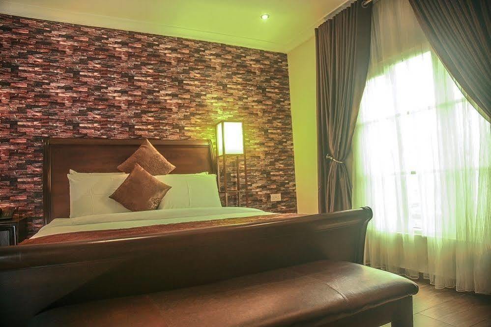 Fryburg Suites Aliayabiagba Exteriör bild